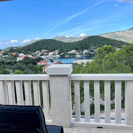 Luka Apartment Zrnovo