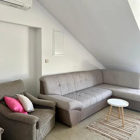 Luka Apartment *